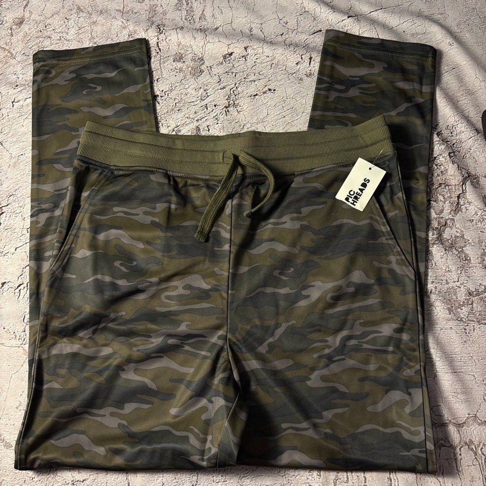 NWT Epic Threads Women’s Camo Pants, Fleece inside, Size L